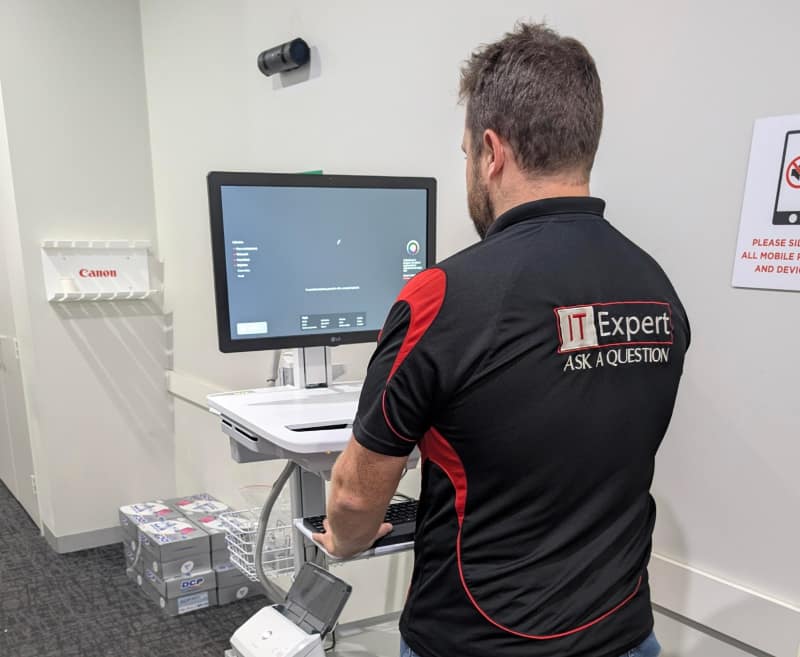 Radiology staff using the mobile workstation between rooms